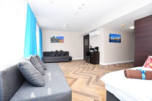 Estudio panorámico | Área de sala de estar | Televisión LCD de 32 pulgadas con canales digitales y televisión