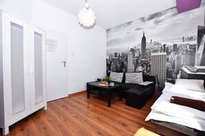 32-英寸液晶电视 (配备数码频道)、电视