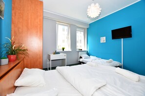 防过敏的被褥、办公桌、笔记本电脑工作区、熨斗/熨板