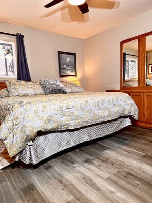 4 Schlafzimmer, Schreibtisch, Verdunkelungsvorhänge