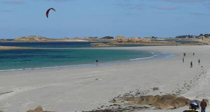 Sea view apartment, 2-4 pers, 50m from the beach, pink granite coast, paimpol bay.