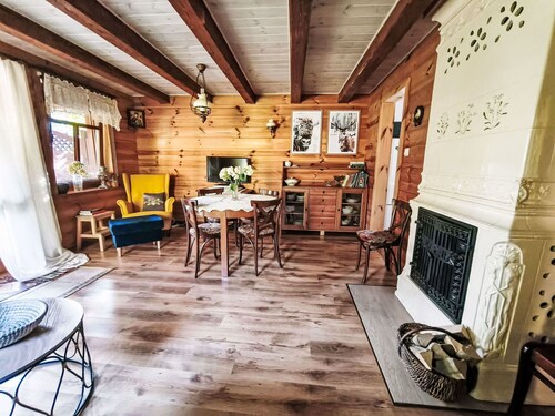 Cosy apartment in villa for 8 guests with A/C, TV, terrace and pets allowed