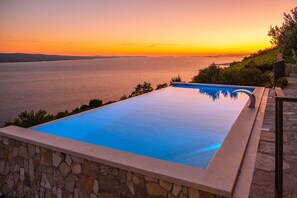 A heated pool - 4 bedroom villa with heated pool (Omiš)