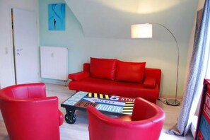 Televisión, reproductor de DVD y libros