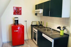 Refrigerador, horno, parrilla de estufa y lavavajillas