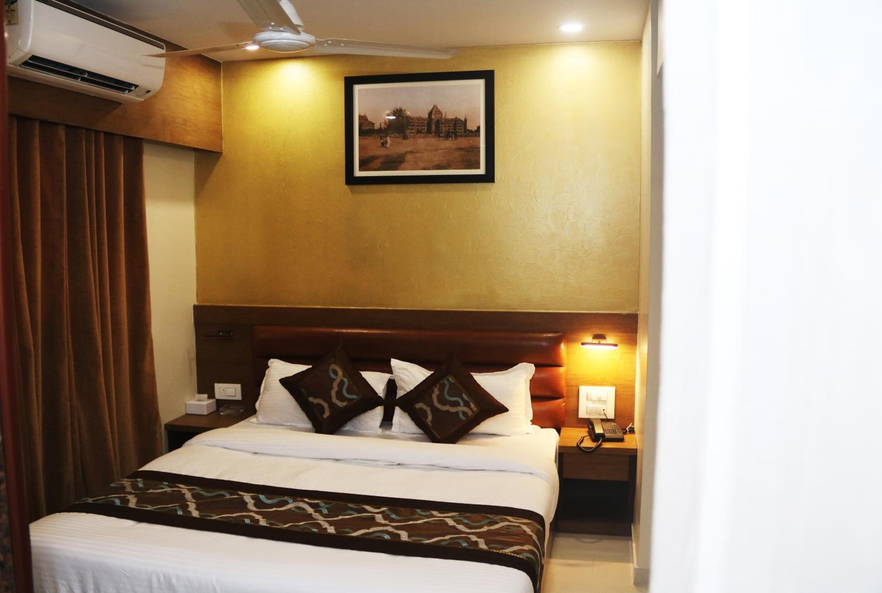 Photo - Hotel Crystal Luxury Inn- Bandra