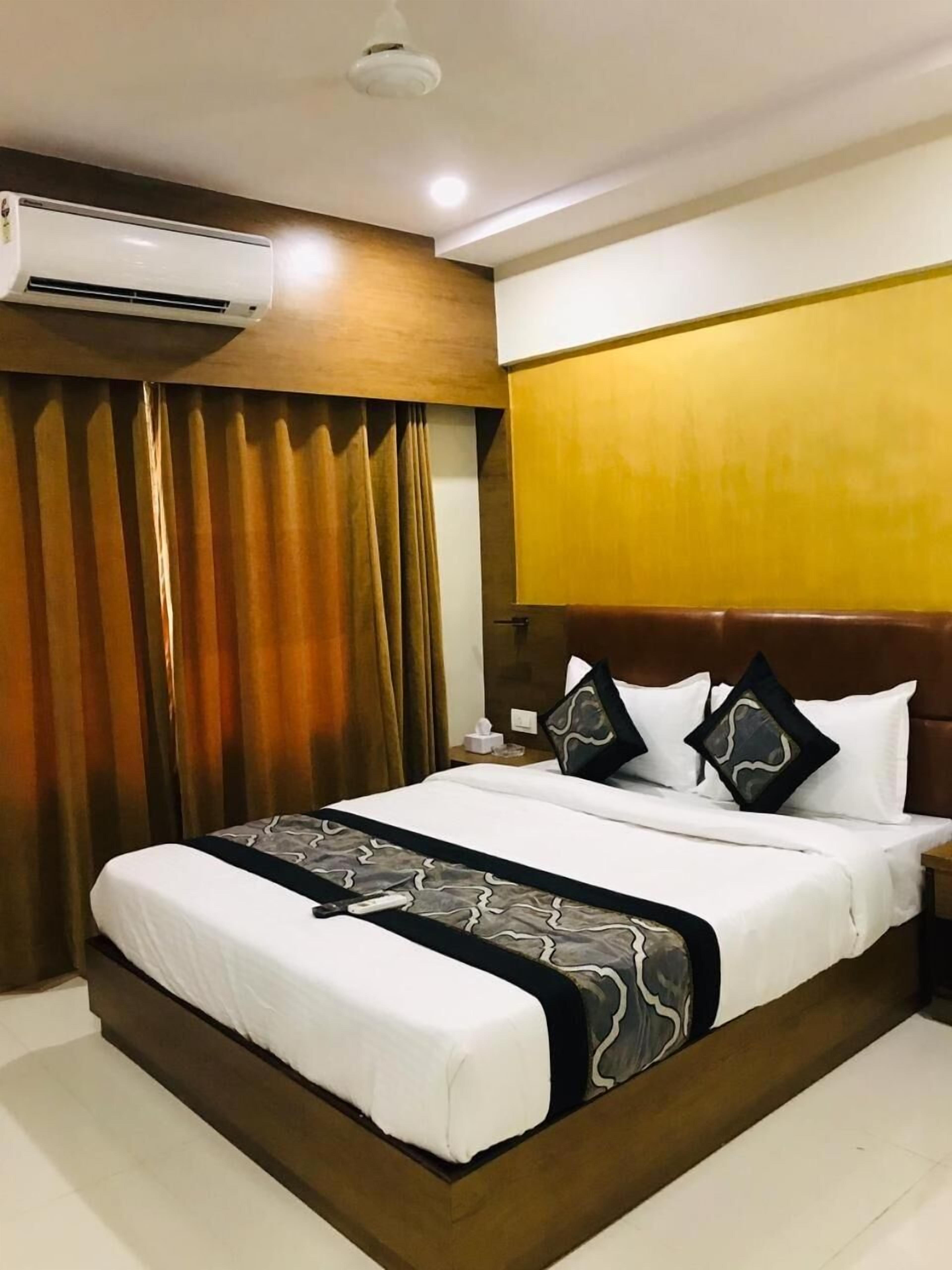 Photo - Hotel Crystal Luxury Inn- Bandra