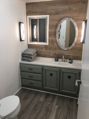 Combined shower/tub, hair dryer, towels, soap