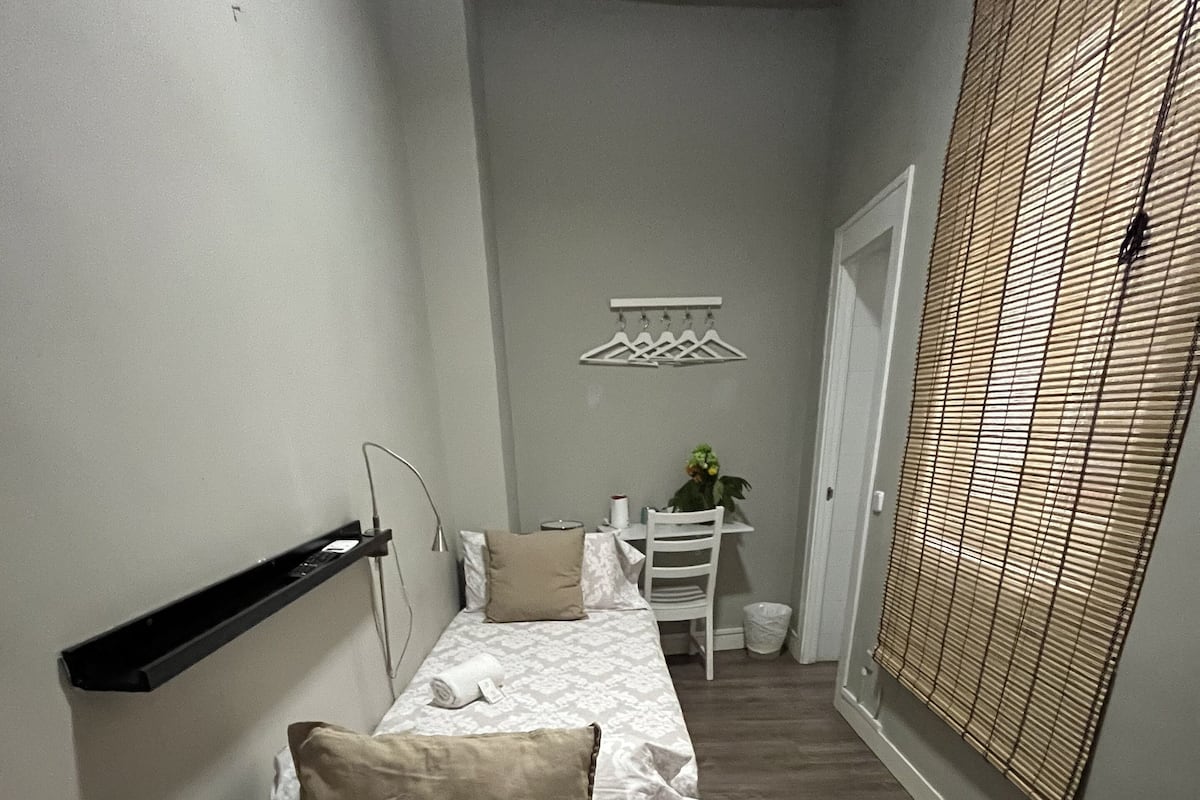 Habitación con 2 camas individuales (H9) | Wifi gratis y ropa de cama
