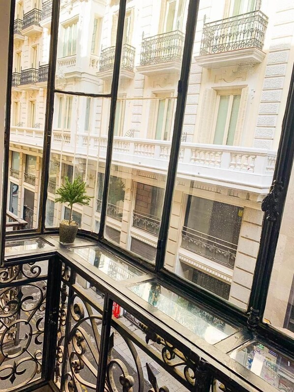 Kamar Double Standar, balkon (H6) | Balkon