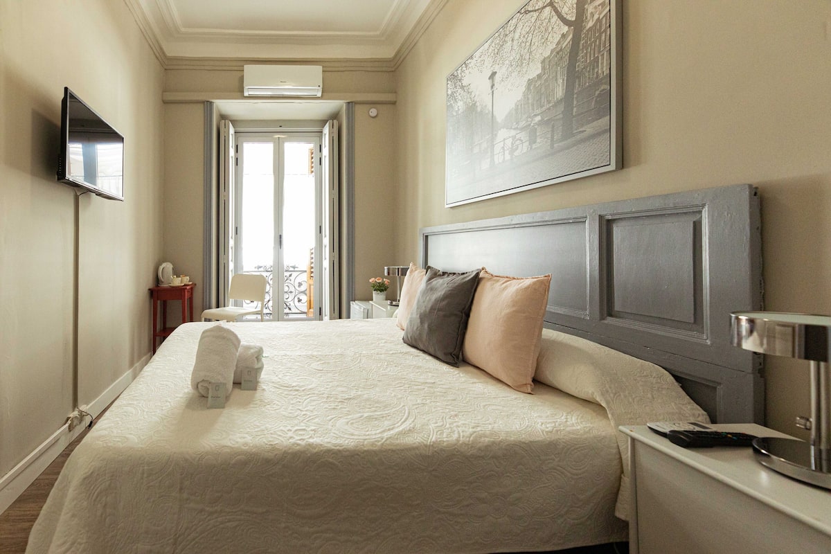 Habitación doble, balcón (H2) | Wifi gratis y ropa de cama