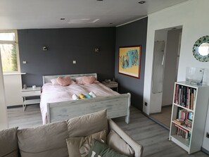 1 bedroom, desk, iron/ironing board, free WiFi