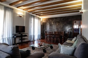 Fernseher, Stereoanlage