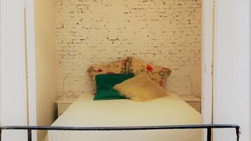 1 slaapkamer, een strijkplank/strijkijzer, reisbedje, gratis wifi