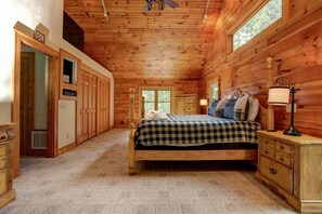 5 bedrooms, iron/ironing board, WiFi, bed sheets