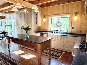 Fridge, microwave, oven, stovetop - Cozy Lake House w/ Private Dock on Lanier - 4BR + 2BR Basement Apt (Gainesville)