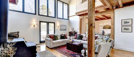 TV connectée, cheminée, jeux vidéo, chaîne hi-fi