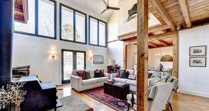 Cozy Lake House w/ Private Dock on Lanier - 4BR + 2BR Basement Apt