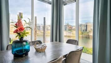 Pavilion 8 | Living area | 32-inch flat-screen TV with digital channels, TV