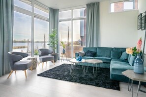 Pavilion 8 | Living area | 32-inch flat-screen TV with digital channels, TV