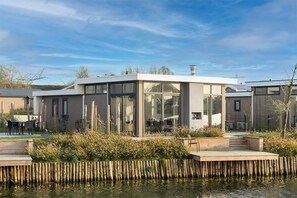 Pavilion 8 | Yksilöllisesti sisustettu, yksilöllisesti kalustettu