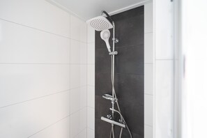 Pavilion 6 | Badezimmer | Dusche