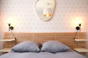 2 عدّة غرف نوم ومكتب ومكواة/لوح كي وخدمة الإنترنت