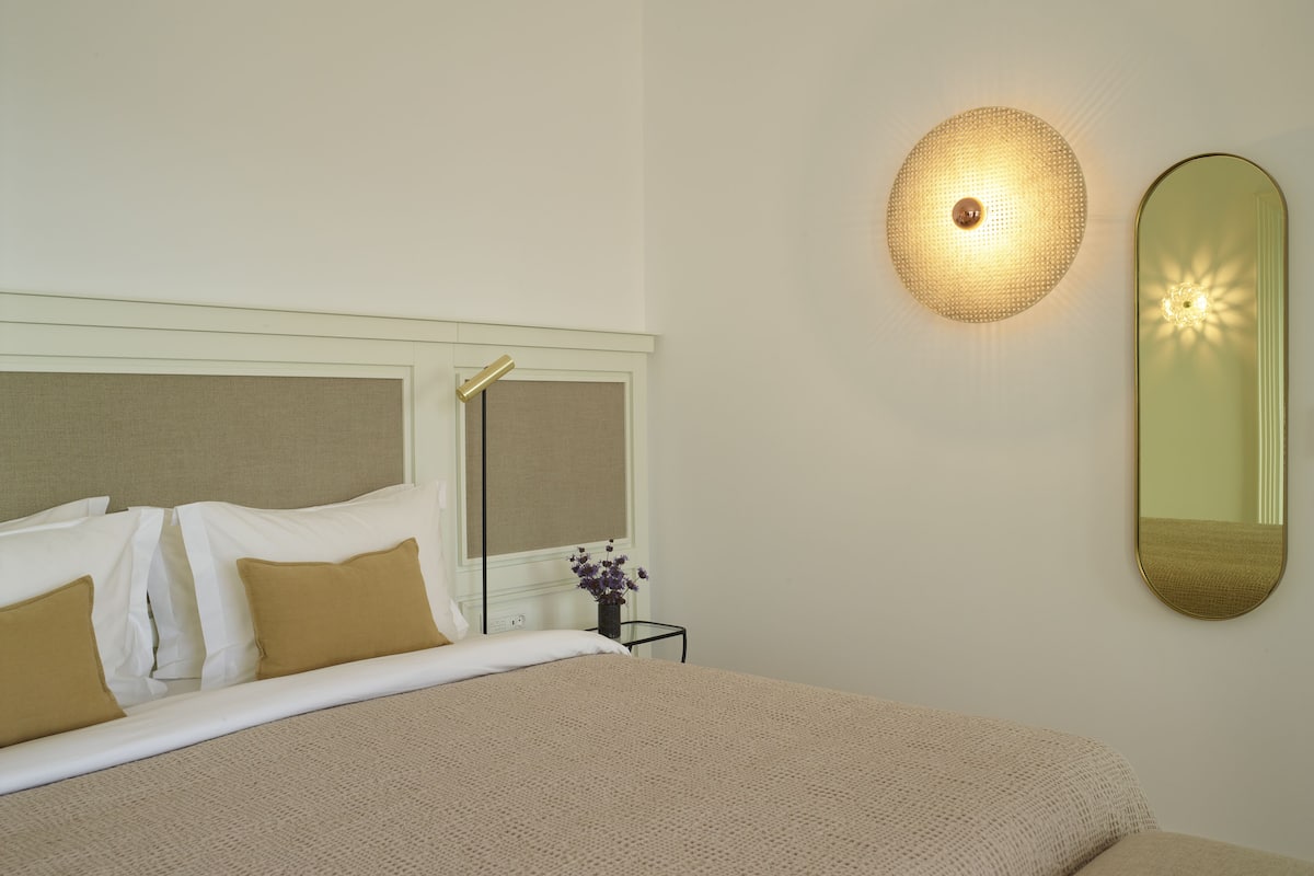 3 bedrooms, Egyptian cotton sheets, premium bedding, pillowtop beds