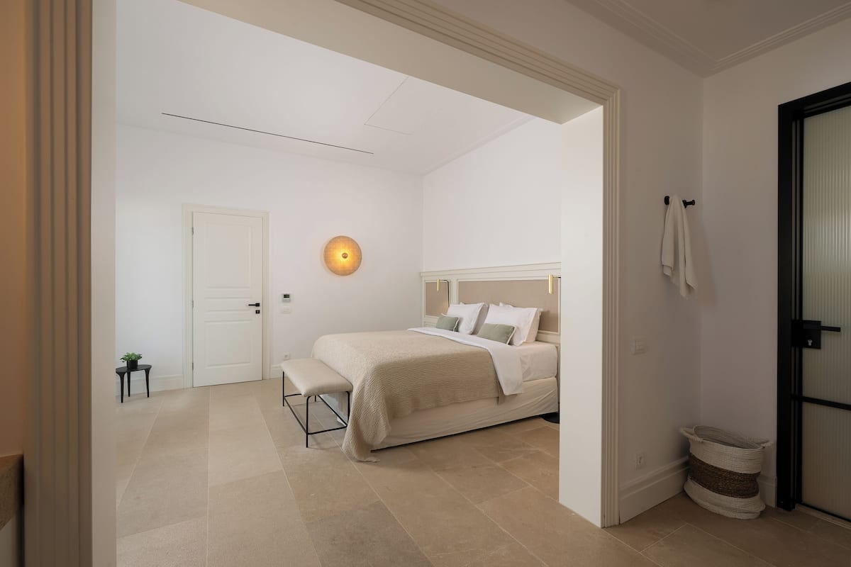 One Bedroom Suite Sea View with Hot Tub | Egyptian cotton sheets, premium bedding, pillowtop beds, in-room safe