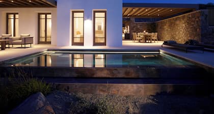 Bonzoe Suites & Villas