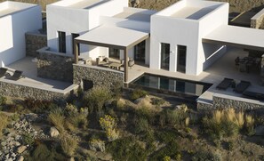 Villa, 3 Bedrooms, Heated Private Pool, Sea View | 이집트산 면 시트, 고급 침구, 필로우탑 침대, 객실 내 금고