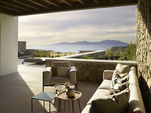 Egyptian cotton sheets, premium bedding, pillow-top beds, in-room safe