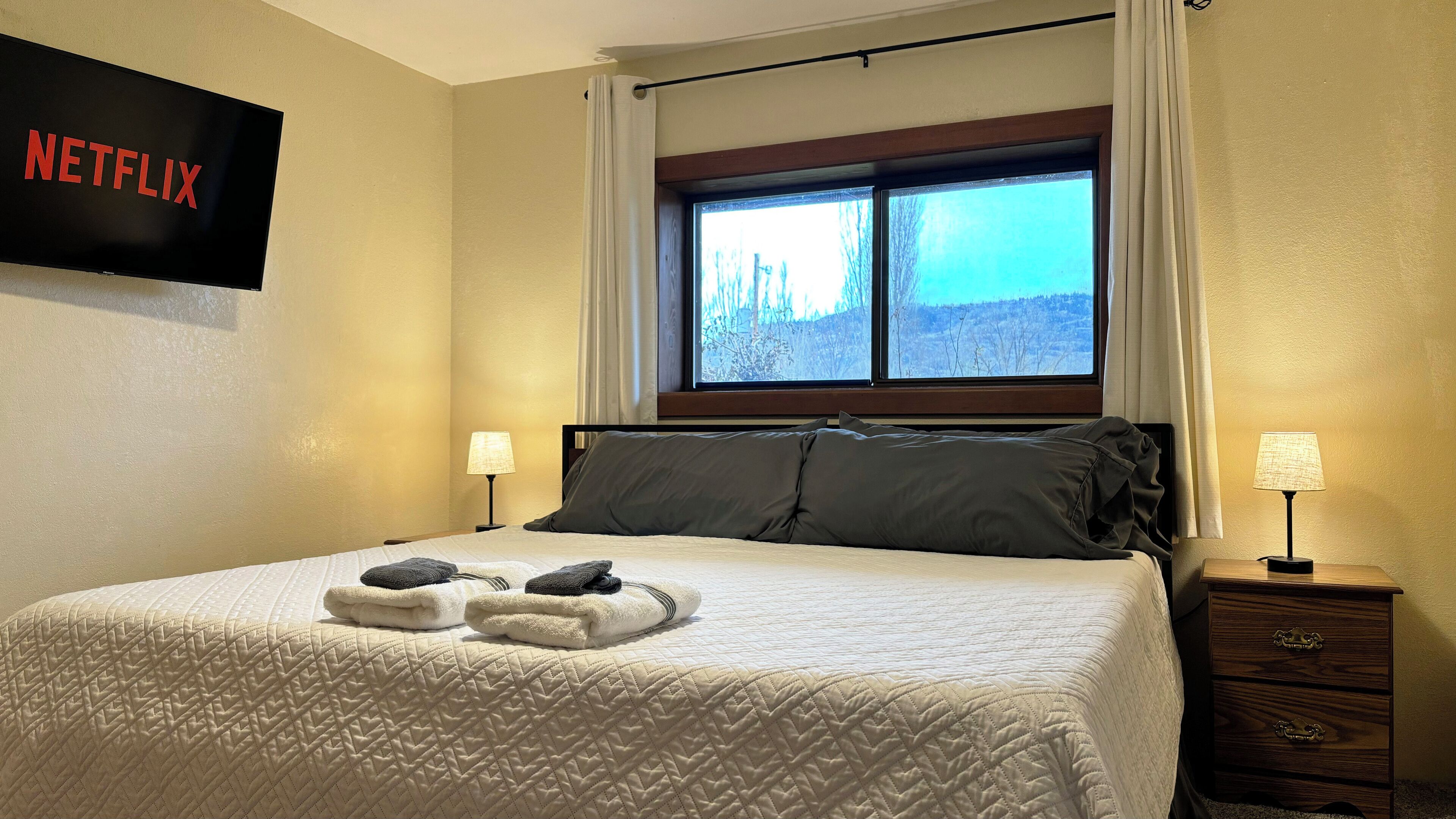 4 多间卧室、办公桌、熨斗/熨衣板、旅行婴儿床