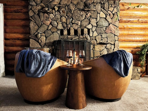 Hot Tub • EV • Views • Games • BBQ