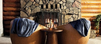 Äskettäin uusittu ja kalustettu maalaistalo. Vammaisille pääsee. + Kylpytynnyri!