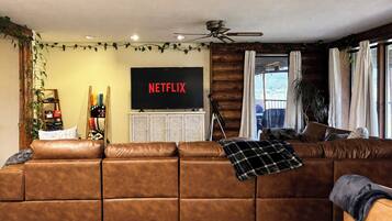Smart TV, fireplace, stereo