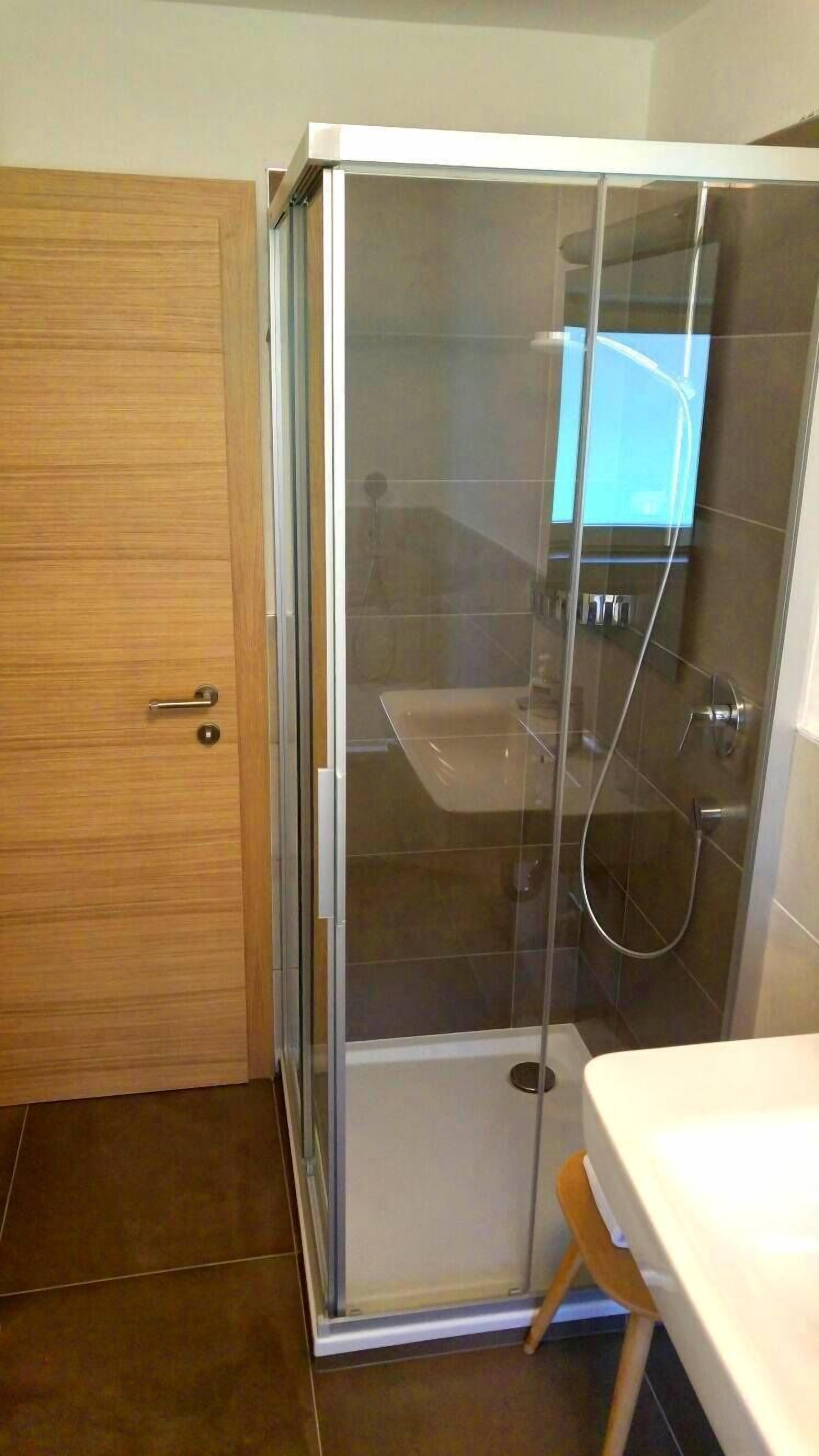 Appartement Supérieur | Douche de la salle de bain