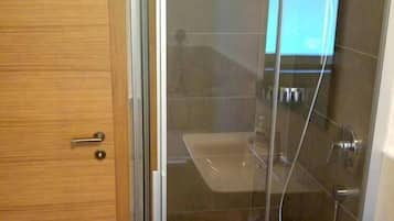 Appartement Supérieur | Douche de la salle de bain