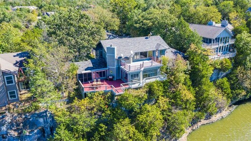 5 bedroom luxury home with 8 mile lake view and ho