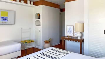Superior-Dreibettzimmer | Zimmersafe, Schreibtisch, schallisolierte Zimmer, kostenloses WLAN