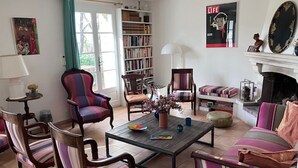 TV, fireplace, DVD player, table tennis -  Air Conditioning House with character located  in Luberon (Ménerbes)