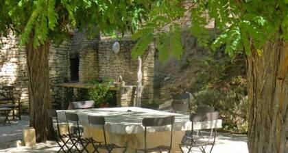 Air Conditioning House with character located in Luberon