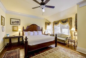 Classic Room, 1 King Bed, Pool View