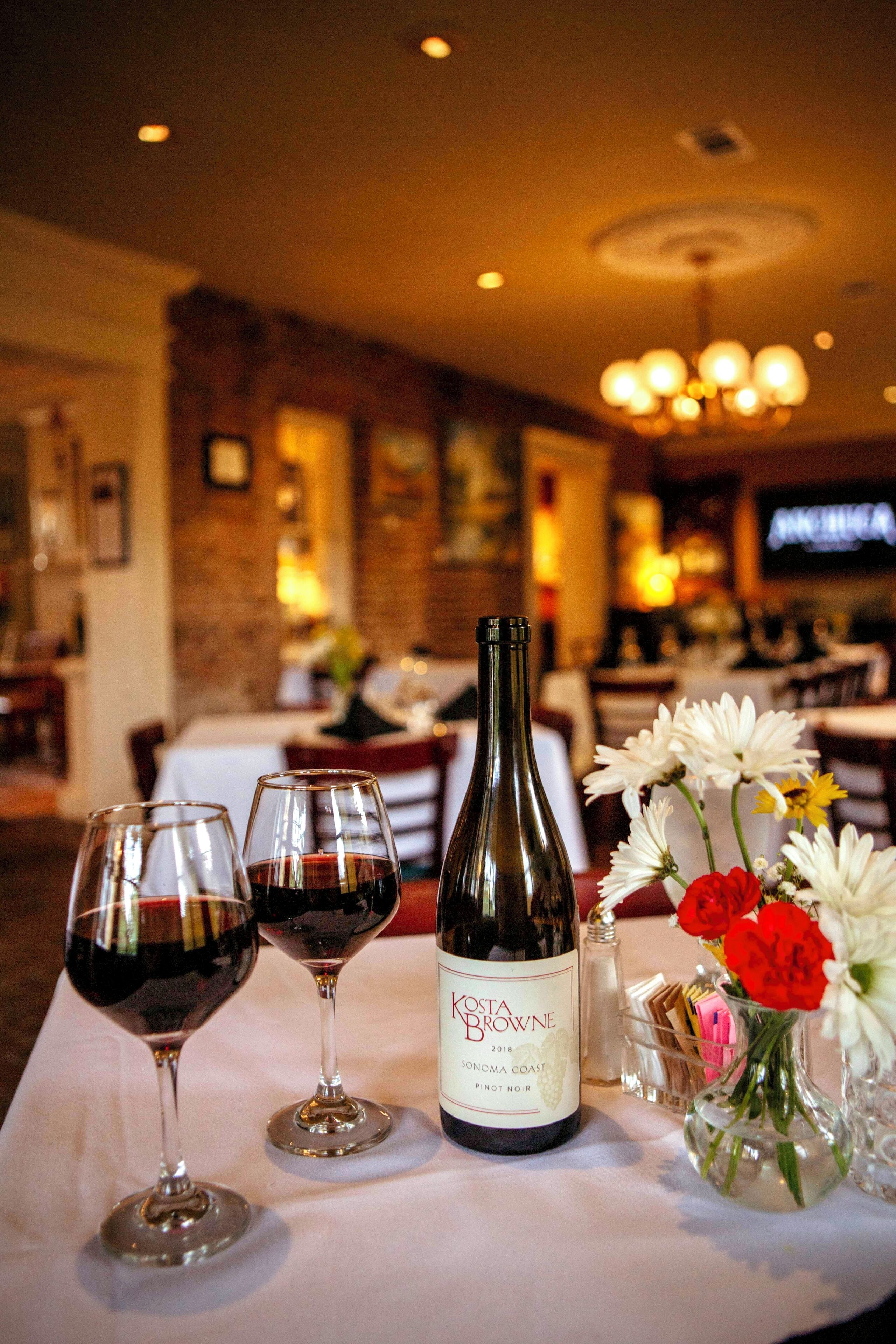 朝食、ディナーに営業