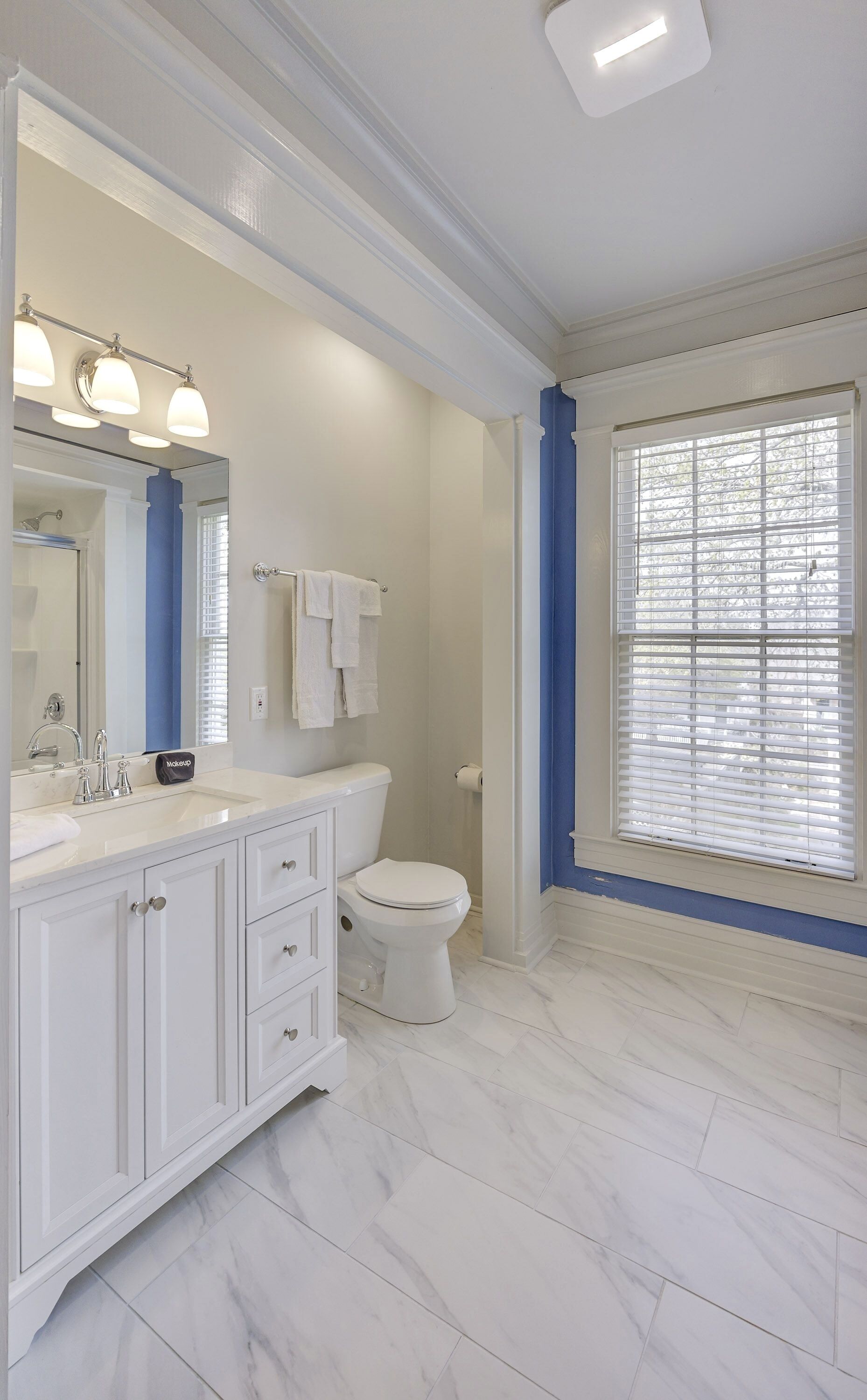 davis room #5 | 1 bedroom, individually decorated, individually furnished, desk