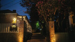 A brick entrance gate with a sign indicating the name 'ANCHUCA' and a phone number. - Anchuca Historic Mansion & Inn (Vicksburg)
