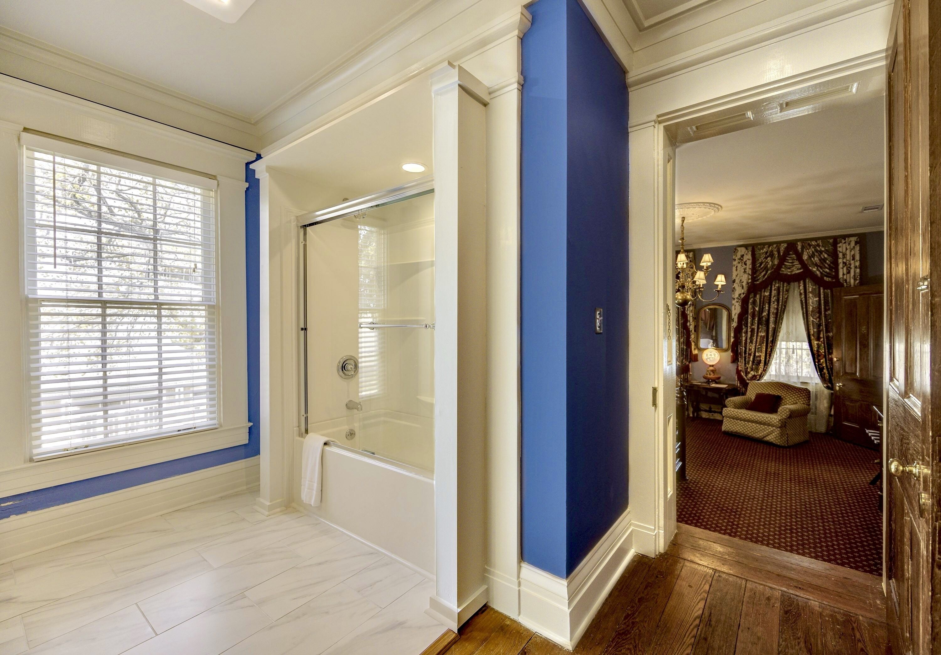 davis room #5 | 1 bedroom, individually decorated, individually furnished, desk