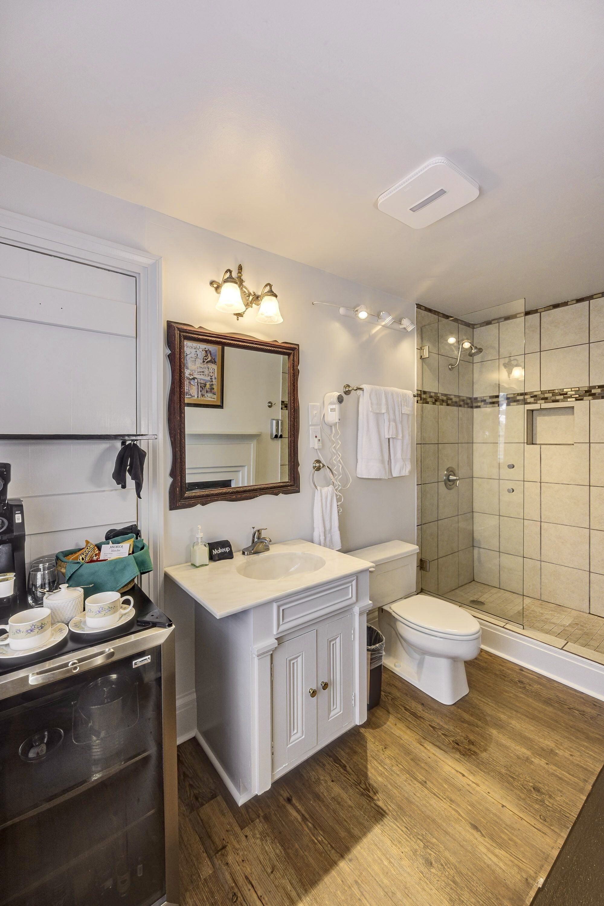 old quarters queen | 1 bedroom, individually decorated, individually furnished, desk