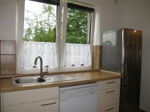 Mikrowelle, Ofen, Geschirrspüler, Toaster