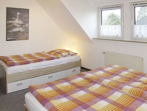 3 Schlafzimmer, Reisekinderbett, kostenloses WLAN, Bettwäsche